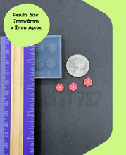 Load image into Gallery viewer, Flower 2D Margaritas 10mm Studs Earring Silicone Mold
