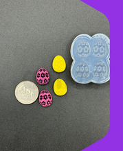 Load image into Gallery viewer, Flower Egg Easter Stud Silicone Mold (A15)
