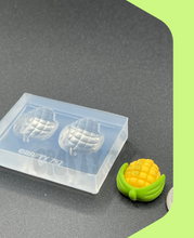 Load image into Gallery viewer, Corn on a Cob Silicone Mold (A15)
