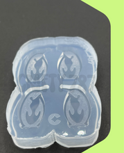 Load image into Gallery viewer, Penguin Studs Earring/Bits Silicone Mold (A13)
