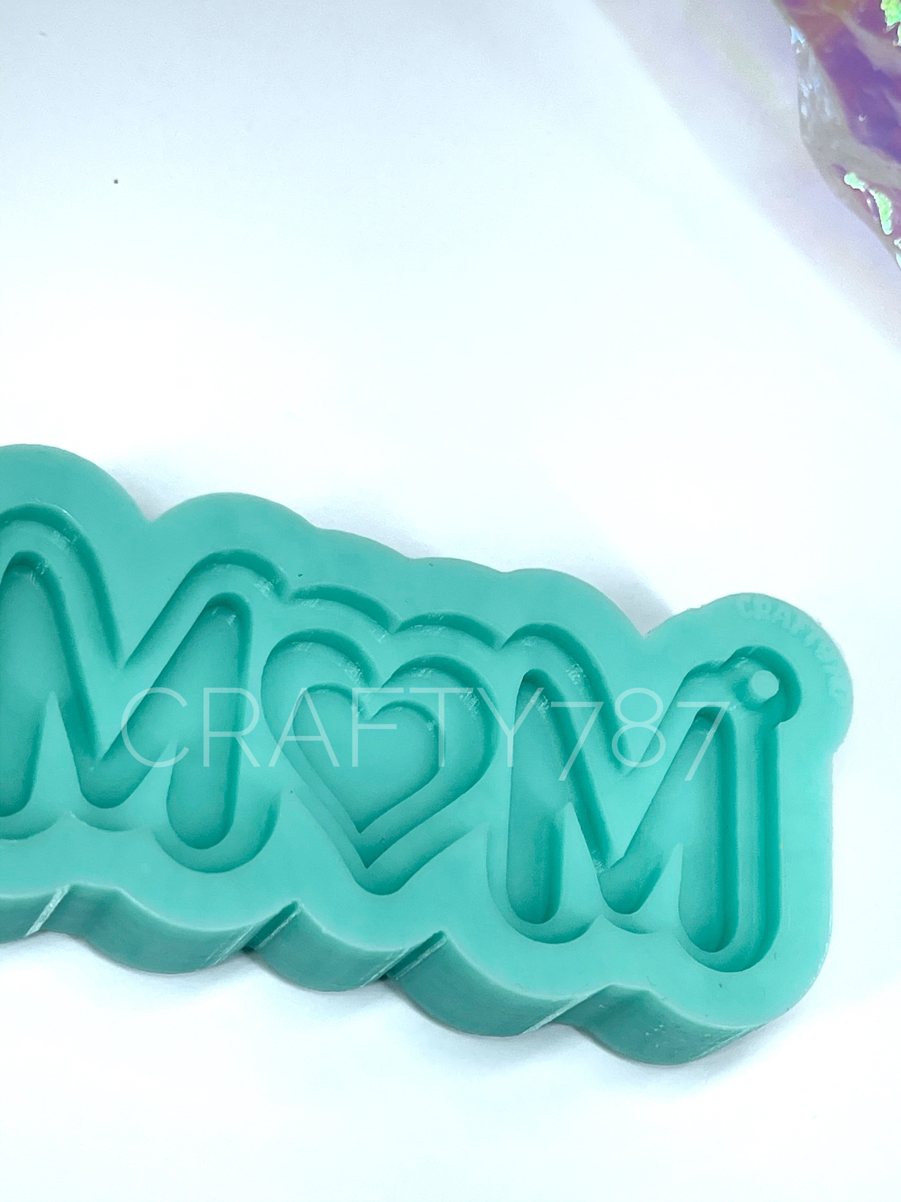MOM Keychain with 2D Hearts (D10)