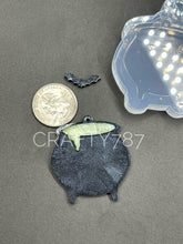 Load image into Gallery viewer, Witch Cauldron Dangle Earring Mold Bonus Bats(C4)
