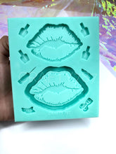 Load image into Gallery viewer, Kiss/Lip Shaker &amp; Phone Grip Mold with Bits
